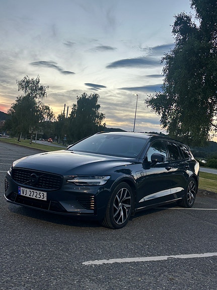 Volvo V60 2 of 5