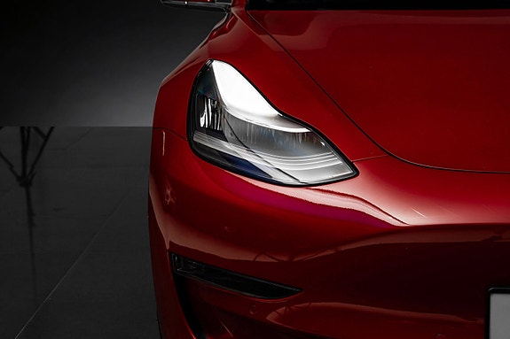 Tesla Model 3 4 of 5