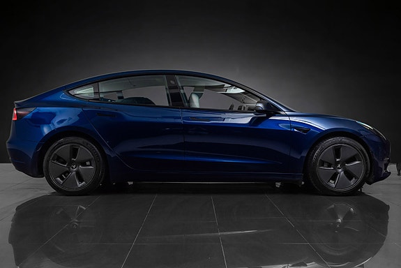 Tesla Model 3 4 of 5