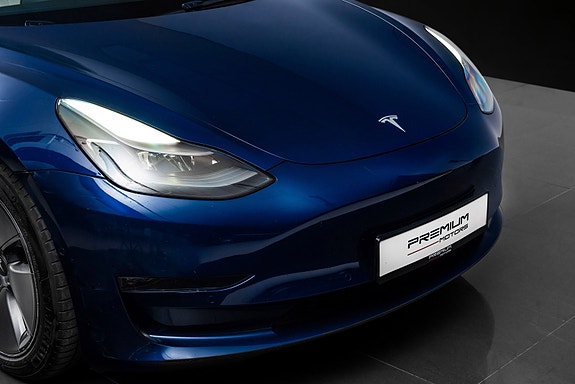 Tesla Model 3 2 of 5