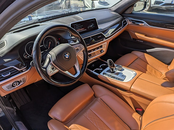 BMW 7-Serie 2 of 5