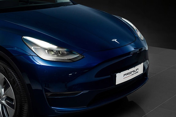 Tesla Model Y 2 of 5