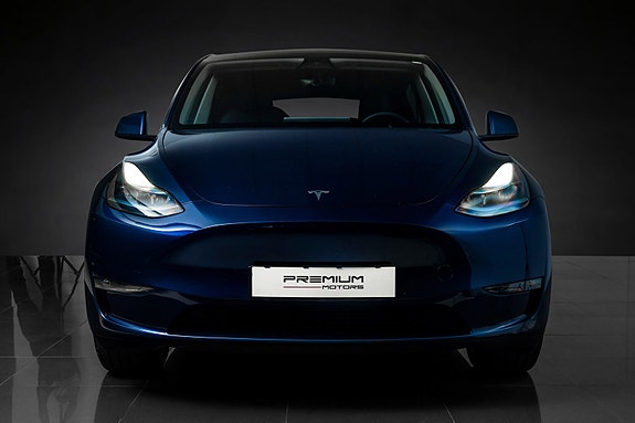 Tesla Model Y 3 of 5