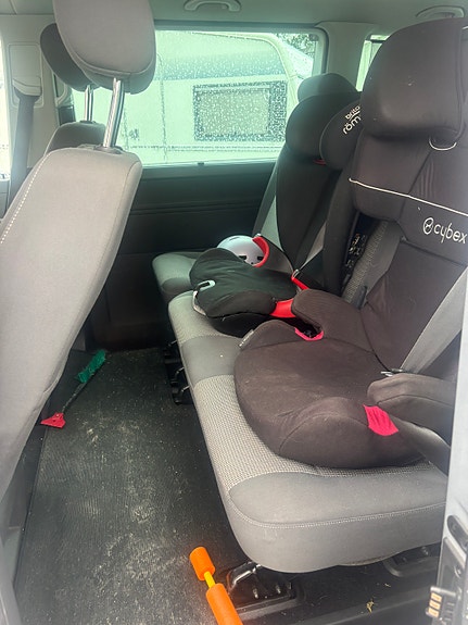 Volkswagen Caravelle 8 of 9