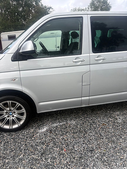 Volkswagen Caravelle 3 of 9