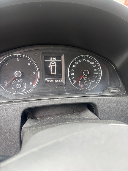 Volkswagen Caravelle 7 of 9