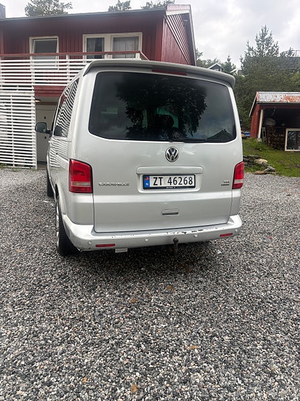 Volkswagen Caravelle 2 of 9