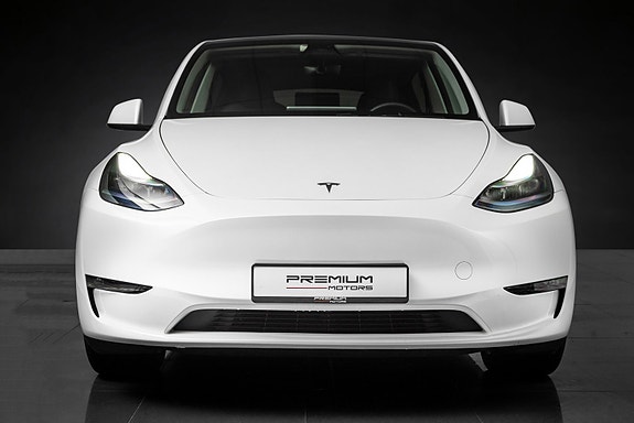 Tesla Model Y 3 of 5
