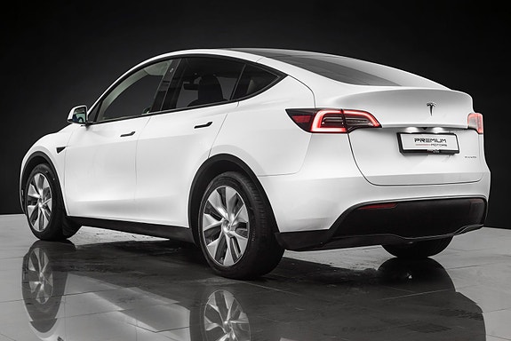 Tesla Model Y 5 of 5