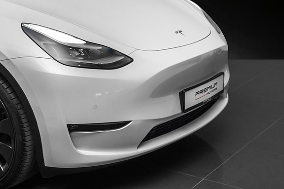 Tesla Model Y 2 of 5