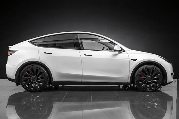 Tesla Model Y 5 of 5