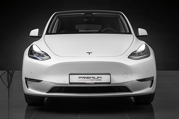 Tesla Model Y 3 of 5