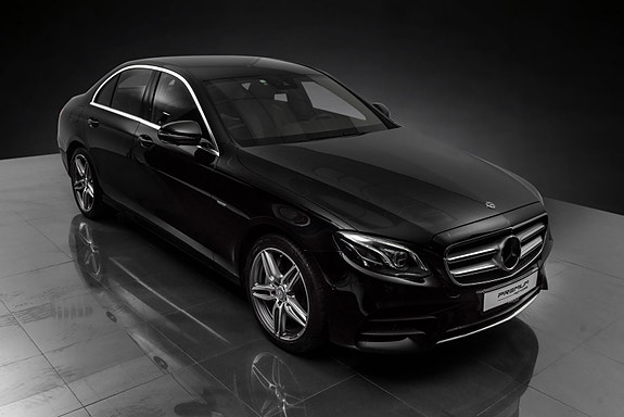 Mercedes-Benz E-Klasse 2 of 5