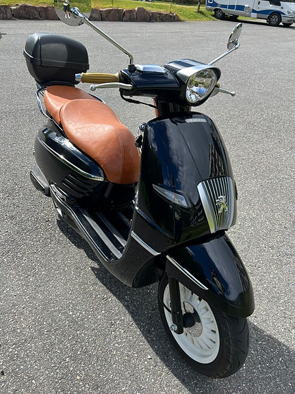 Peugeot Django 2 of 4