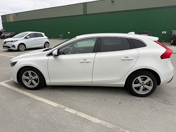 Volvo V40 3 of 5