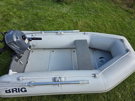 BRIG D240 med 2,5 hk Yamaha 4 takt 3 of 5