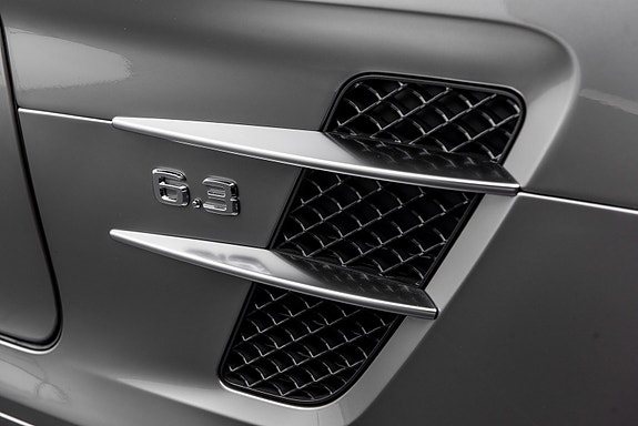 Mercedes-Benz SLS 4 of 5