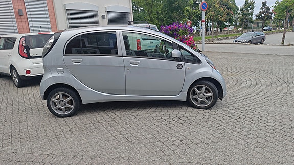 Mitsubishi i-Miev 2 of 14