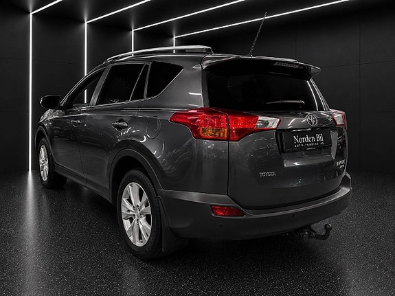 Toyota RAV4 5 of 19
