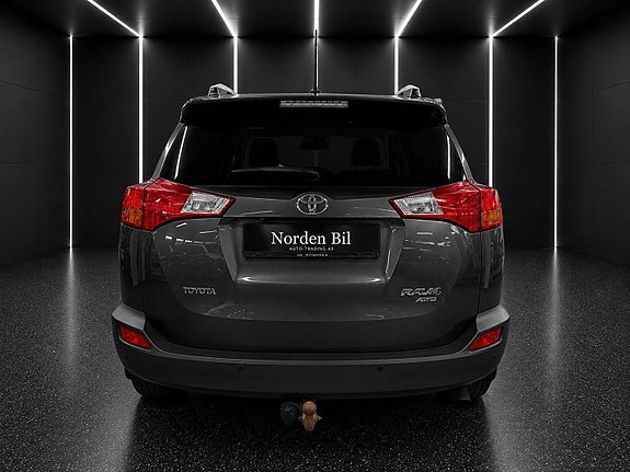 Toyota RAV4 4 of 19