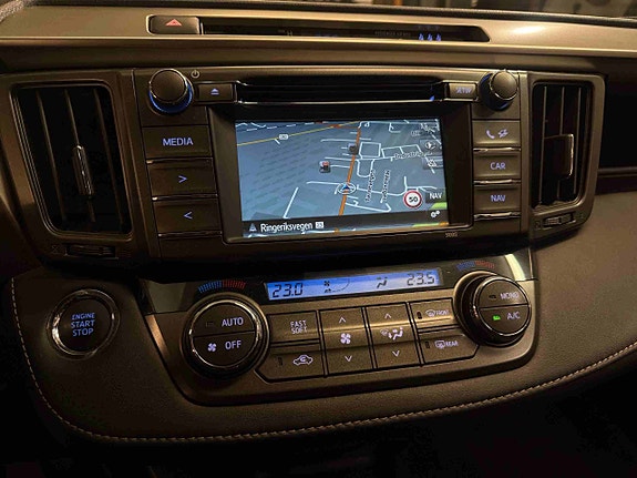 Toyota RAV4 14 of 19