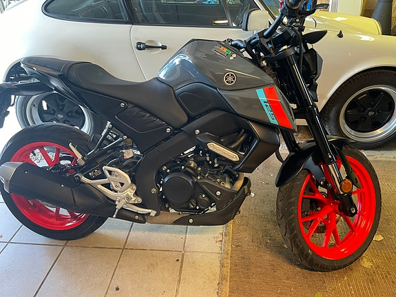 Yamaha MT-125 2 of 5
