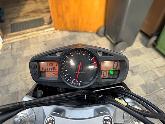 Suzuki GSR 600 5 of 5