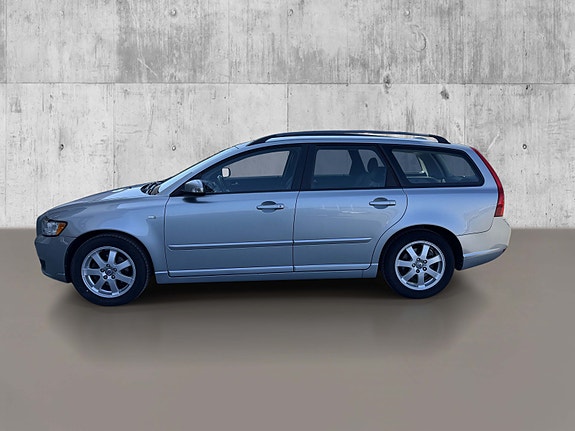 Volvo V50 2 of 21