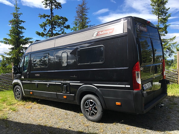 Challenger V217 Premium/9 tr.Aut./Solcelle/Diesel varmer/Litium/Hengerfeste/Luft dempere/+++/Mulig Innbytte 2 of 5