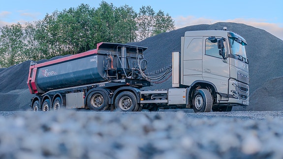 Volvo FH540 2 of 5