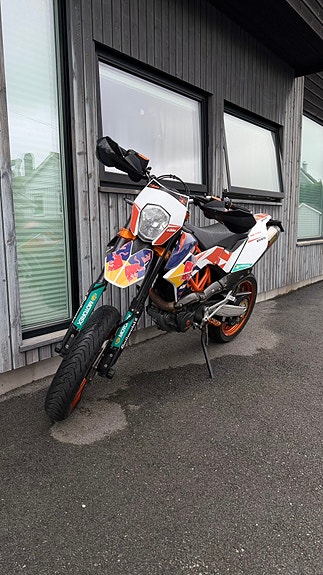 KTM 690 SMC R 2 of 5