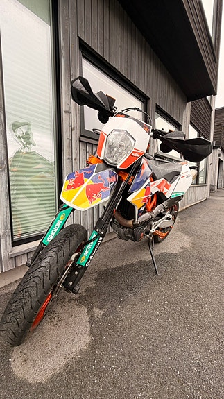 KTM 690 SMC R 3 of 5
