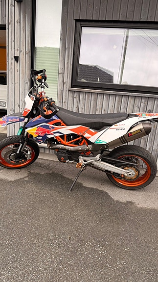 KTM 690 SMC R 4 of 5