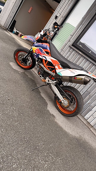 KTM 690 SMC R 5 of 5