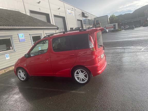 Toyota Yaris Verso 2 of 5