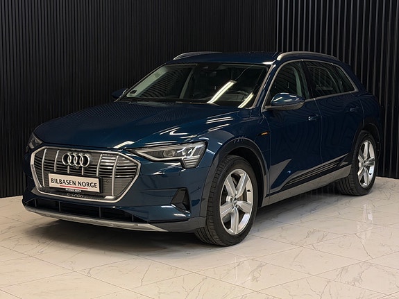 Audi e-tron 3 of 5