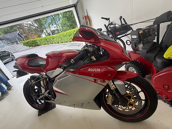 MV Agusta F4 1000 2 of 5