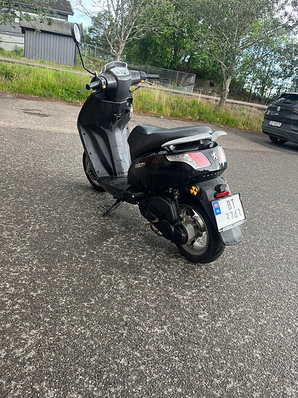 Peugeot Speedfight 2 4 of 5