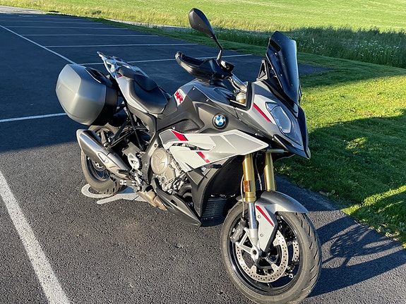 BMW S 1000 XR 2 of 5
