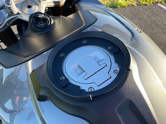 BMW S 1000 XR 4 of 5