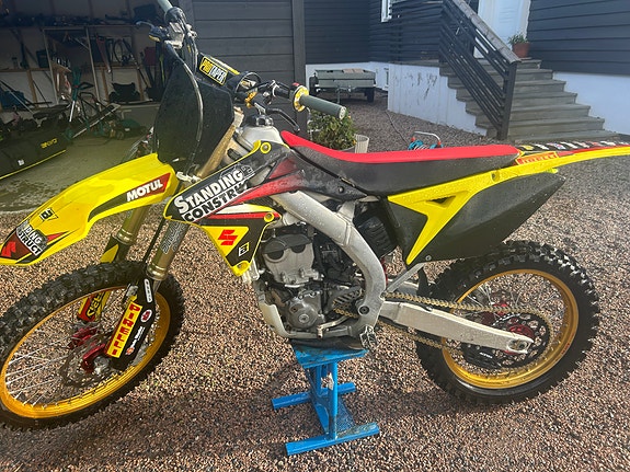 Suzuki RMZ250 3 of 4