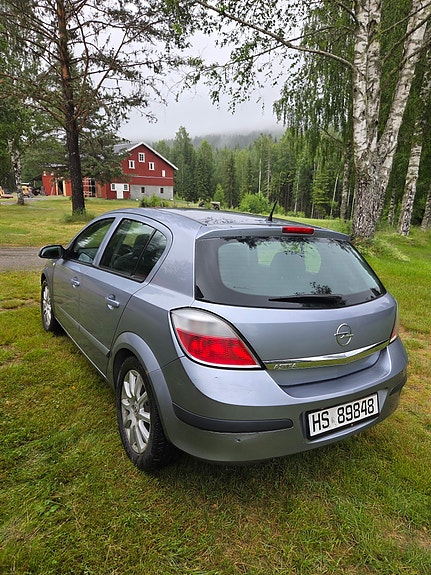 Opel Astra 4 of 5