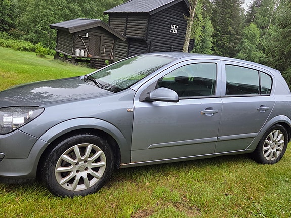 Opel Astra 2 of 5