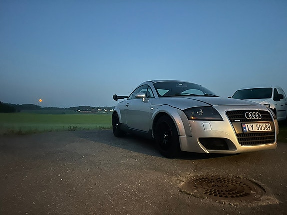 Audi TT 2 of 5