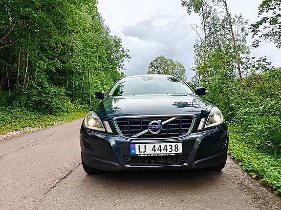 Volvo XC60 12 of 25
