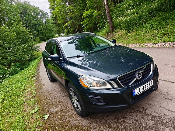 Volvo XC60 14 of 25