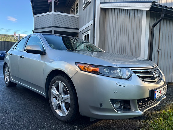 Honda Accord 2 of 5