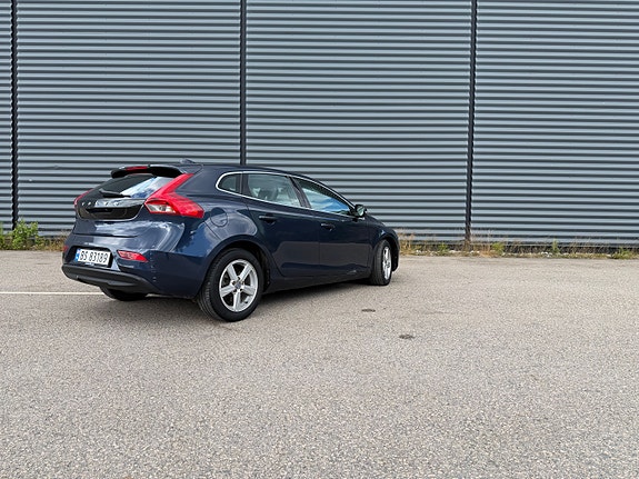 Volvo V40 4 of 5