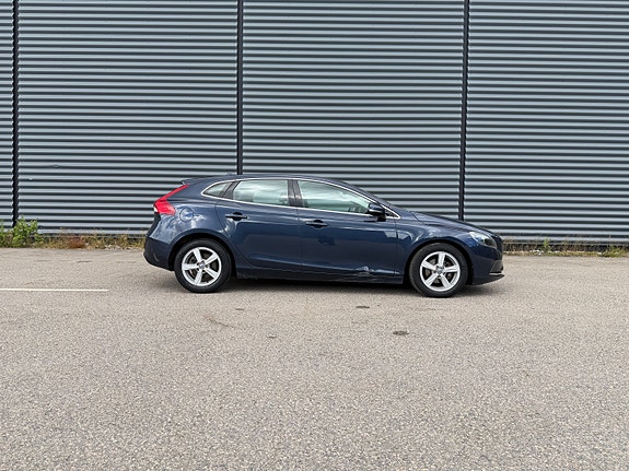 Volvo V40 3 of 5