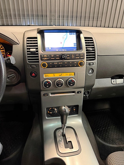 Nissan Pathfinder 25 of 30